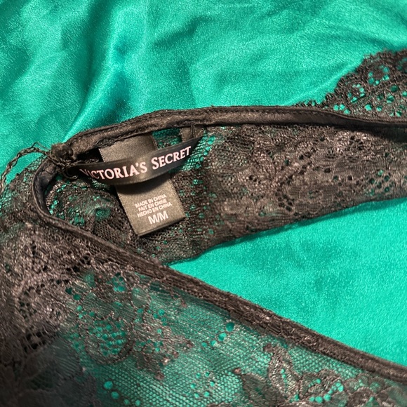 victoria’s secret emerald green and black lace slip dress. marked size M. - Picture 3 of 3
